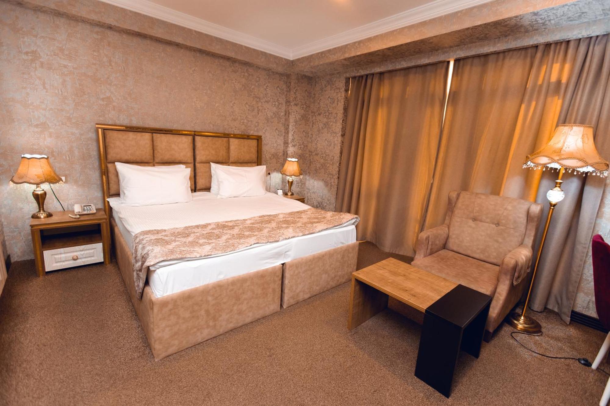 Baku Hotel Ganja Ngoại thất bức ảnh
